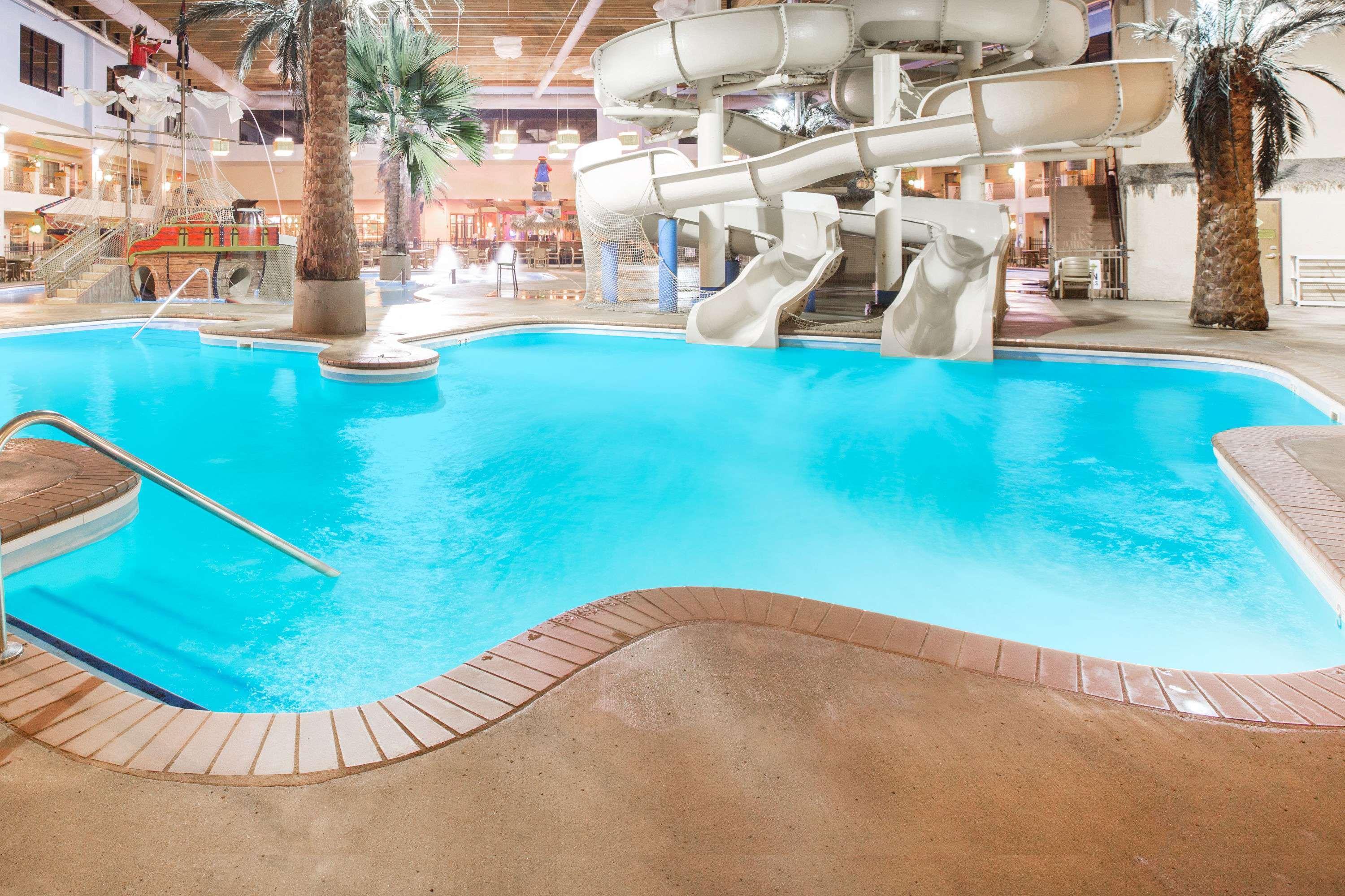 Ramada By Wyndham Des Moines Tropics Resort & Conference Ctr Urbandale Kültér fotó